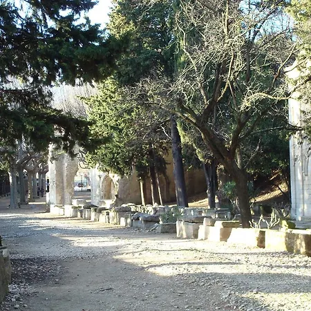 Les Alyscamps شقة *