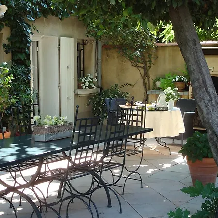 Les Alyscamps Apartment