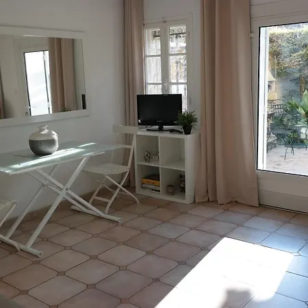 Les Alyscamps Apartment